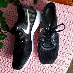 Nike Women's Tanjun Racer Runner Shoes